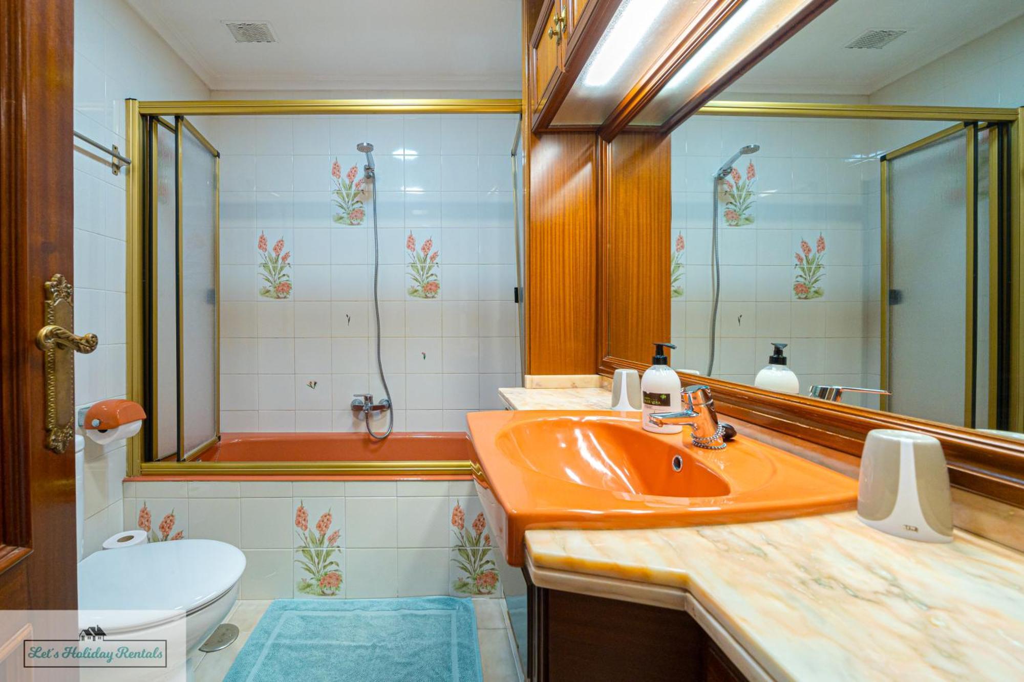 Front Line Jakarta 1 Sea View Apartment *